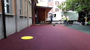 Wetpour rubber playground surface, how it's made
